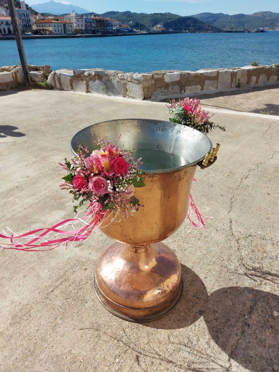 Παραμυθένιος στολισμός βάπτισης κολυμπήθρα στο Γύθειο Λακωνίας , Διακόσμηση χώρου και εκκλησίας με υπέροχα μπαλόνια candy bar με ζαχαρωτά οικονομικά ολοκληρωμένα πακέτα alaloum.com.gr