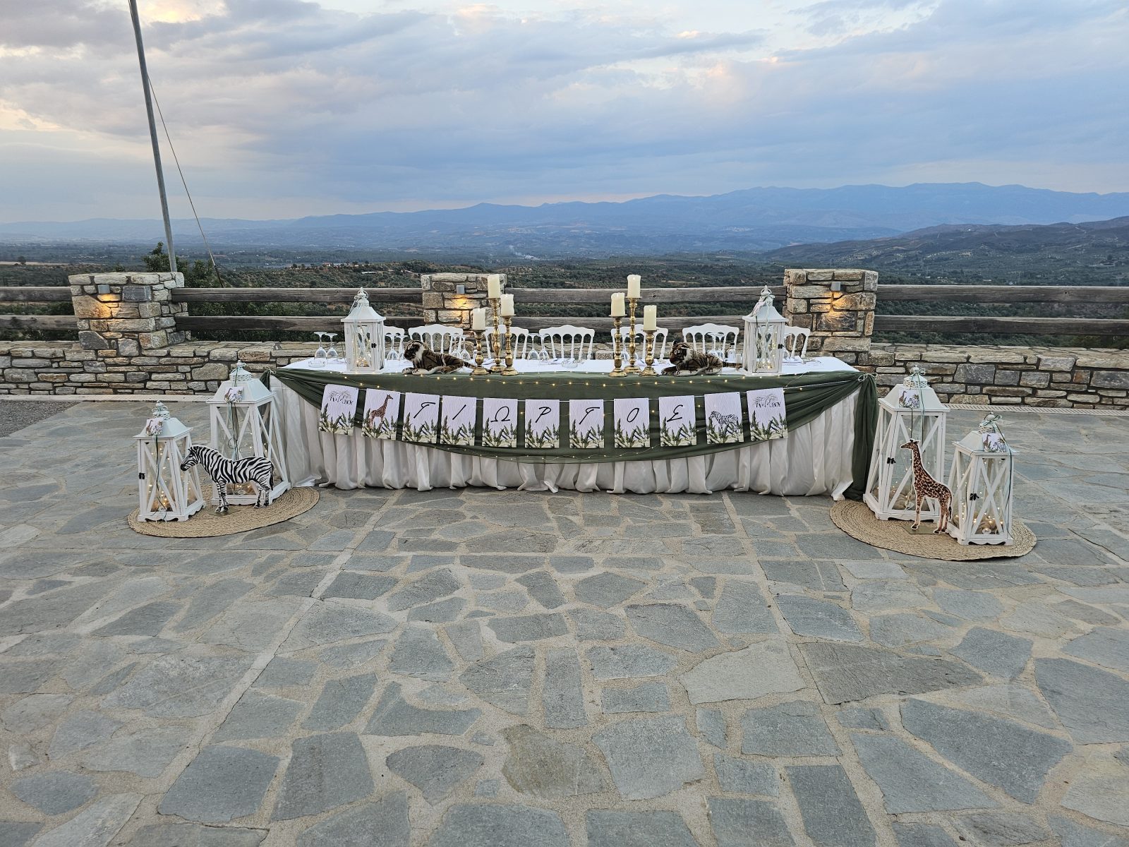 Παραμυθένιος στολισμός βάπτισης στο Ξηροκάμπι Λακωνίας με θέμα τα ζωάκια, Διακόσμηση χώρου και εκκλησίας με υπέροχα μπαλόνια candy bar με ζαχαρωτά οικονομικά ολοκληρωμένα πακέτα alaloum.com.gr