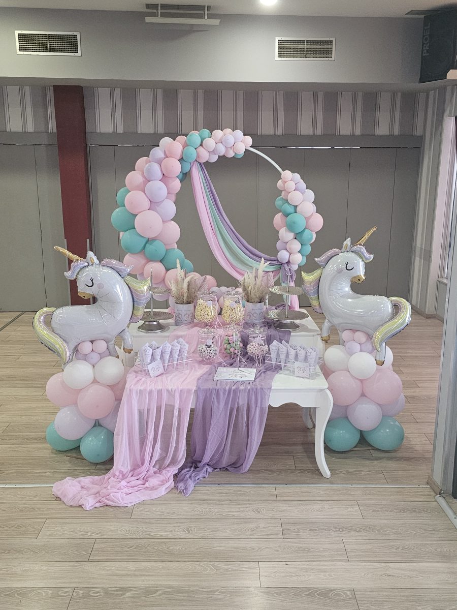 Παραμυθένιος στολισμός βάπτισης στην μαγούλα Λακωνίας με θέμα το μονόκερο , Διακόσμηση χώρου και εκκλησίας με υπέροχα μπαλόνια candy bar με ζαχαρωτά οικονομικά ολοκληρωμένα πακέτα alaloum.com.gr
