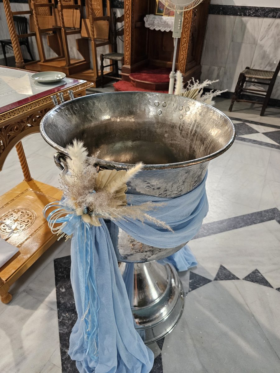 Παραμυθένιος στολισμός βάπτισης κολυμπήθρα στη μαγούλα Σπάρτης , Διακόσμηση χώρου και εκκλησίας με υπέροχα μπαλόνια candy bar με ζαχαρωτά οικονομικά ολοκληρωμένα πακέτα alaloum.com.gr