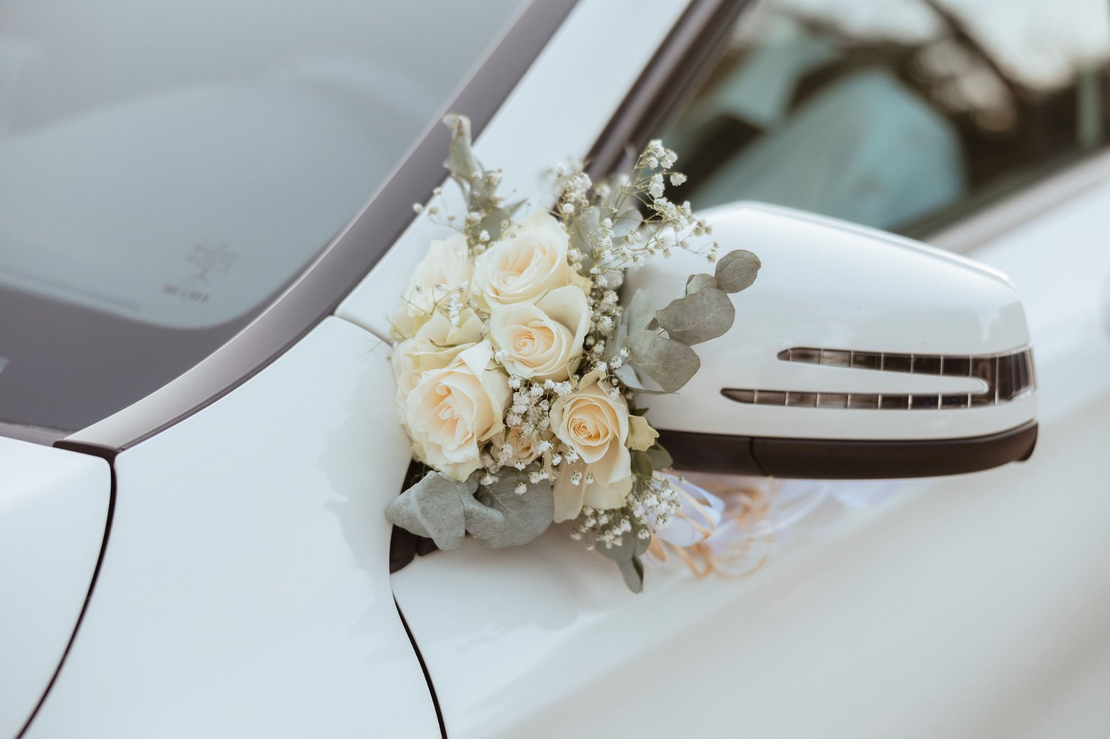 Στολισμός αυτοκινήτου με λουλούδια σε γάμο στη Σπάρτη