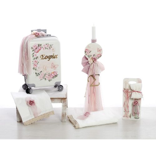 Ολοκληρωμένο βαπτιστικό σετ με θέμα ρομαντικά λουλούδια και όνομα, διακοσμημένο με χειροποίητη ζωγραφική και χρυσές λεπτομέρειες. Ένα κομψό και διαχρονικό σετ, ιδανικό για μια παραμυθένια βάπτιση. Το σετ περιλαμβάνει: ✔ Βαλίτσα τροχήλατη ζωγραφισμένη στο χέρι, με πανέμορφα τριαντάφυλλα, πεταλούδες και χρυσό plexiglass μονόγραμμα. Στολισμένη με τούλια, κορδέλες και υφασμάτινα λουλούδια. (Διαστάσεις: 57cm x 40cm x 22cm) ✔ Λαμπάδα βάπτισης, διακοσμημένη με ξύλινο στοιχείο UV εκτύπωσης λουλουδιών, πολυτελείς φιόγκους, τούλι και χρυσό μονόγραμμα. ✔ Λαδόπανα & εσώρουχα, υψηλής ποιότητας, που περιλαμβάνουν: Μεγάλη πετσέτα με χειροποίητο διακοσμητικό λουλούδι Μικρή πετσέτα Βαμβακερά εσώρουχα (φανελάκι, σλιπάκι, σκουφάκι) ✔ Σετ λαδιού με μπουκαλάκι, σαπούνι και κεράκια, διακοσμημένα με κορδέλες και ρομαντικά στοιχεία.