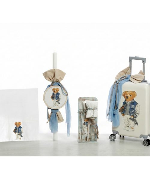 Ολοκληρωμένο πακέτο βάπτισης για αγόρι με θέμα το κλασικό αρκουδάκι "Polo Bear", σε πρακτική βαλίτσα. Μια modern vintage πρόταση που συνδυάζει την υψηλή αισθητική με τη χρηστικότητα.