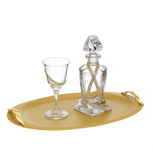 Το σετ «311» αποτελεί την επιτομή της κομψότητας, συνδυάζοντας το κλασικό χρυσό με σύγχρονες γραμμές. Είναι μια εξαιρετική επιλογή για το μυστήριο του γάμου, προσδίδοντας κύρος και λάμψη στο τραπέζι της εκκλησίας.