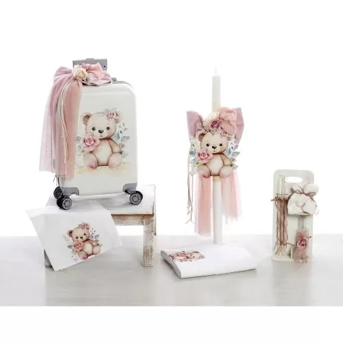 Ολοκληρωμένο βαπτιστικό σετ με θέμα το Αρκουδάκι με Λουλούδια, διακοσμημένο με υψηλής ποιότητας UV εκτύπωση σε ρομαντικές αποχρώσεις του ροζ και του λευκού. Ένα κομψό και γλυκό σετ, ιδανικό για μια ονειρική βάπτιση.
